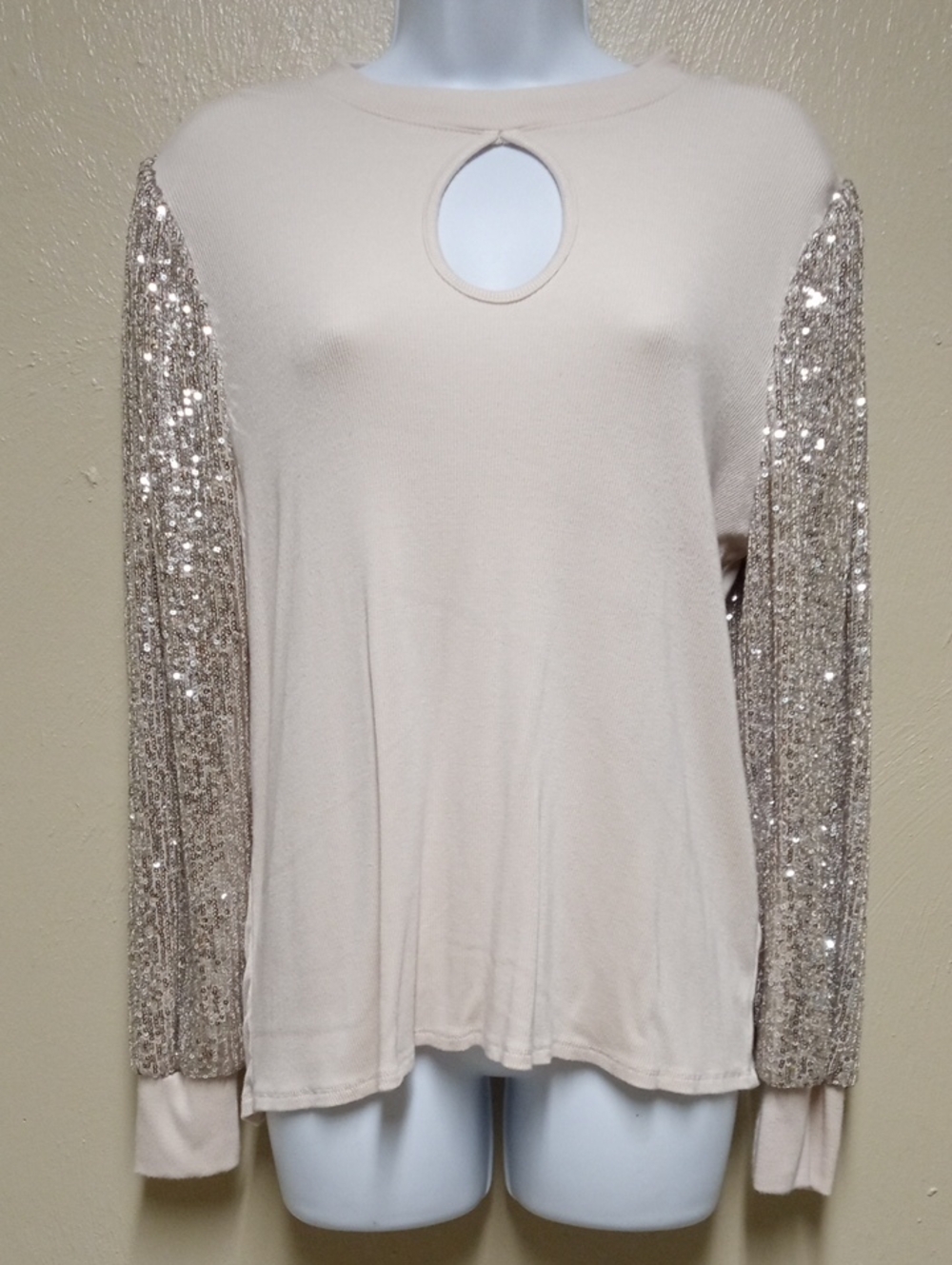 Women's Large Top Seguins On Long Sleeves Cream Color Keyhole Front Maurices